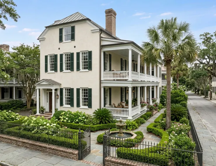 Front garden and piazzas of the South of Broad single house