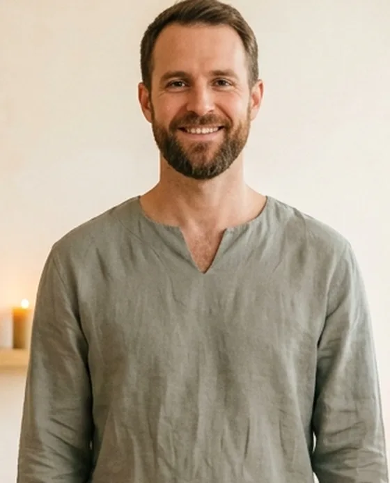 Portrait of Theo Lindqvist, reflexology practitioner
